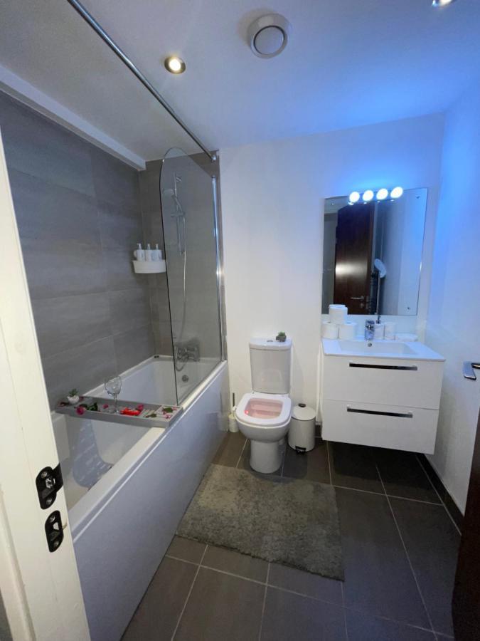 Modern Spacious 1 Bed Flat In Birmingham City Centre With Free Parking, Fast Free Wifi And Netflix Ngoại thất bức ảnh