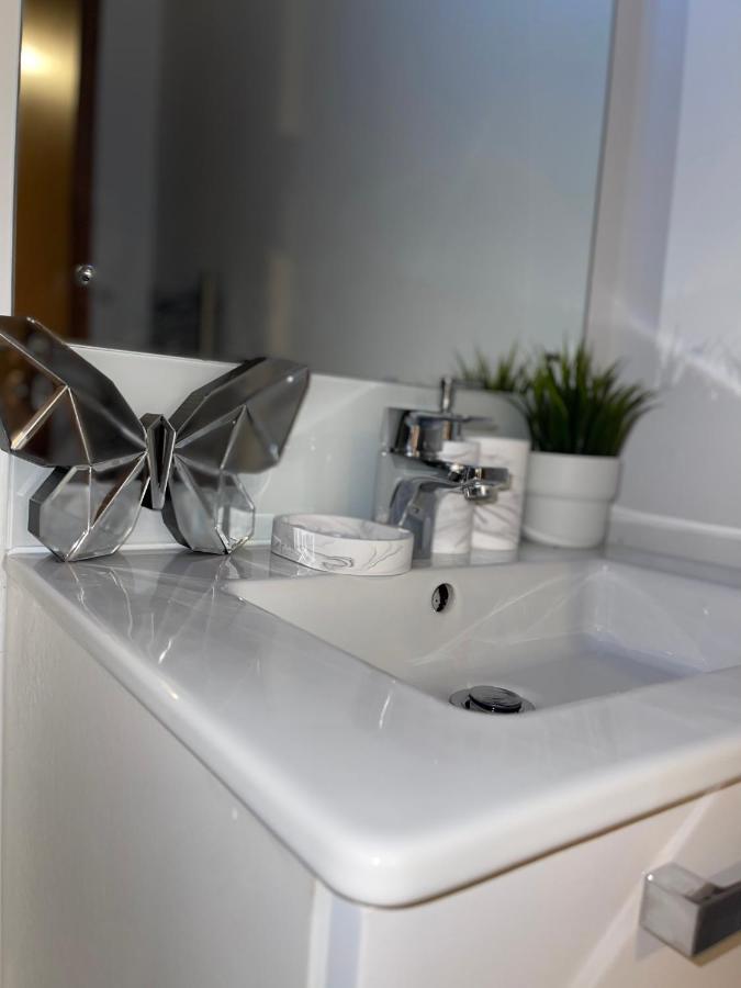 Modern Spacious 1 Bed Flat In Birmingham City Centre With Free Parking, Fast Free Wifi And Netflix Ngoại thất bức ảnh