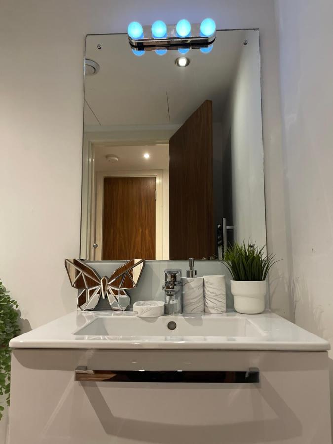 Modern Spacious 1 Bed Flat In Birmingham City Centre With Free Parking, Fast Free Wifi And Netflix Ngoại thất bức ảnh