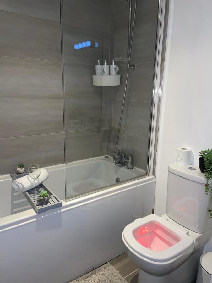 Modern Spacious 1 Bed Flat In Birmingham City Centre With Free Parking, Fast Free Wifi And Netflix Ngoại thất bức ảnh